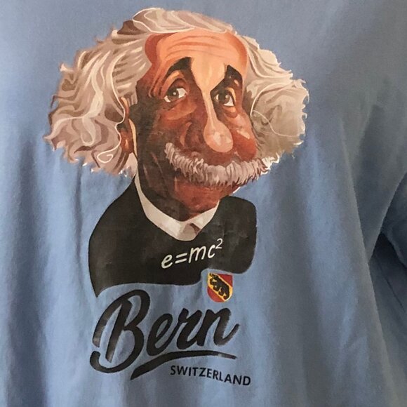 Get your genius on! 🧠 Rock this iconic Albert Einstein tee - Picture 2 of 4